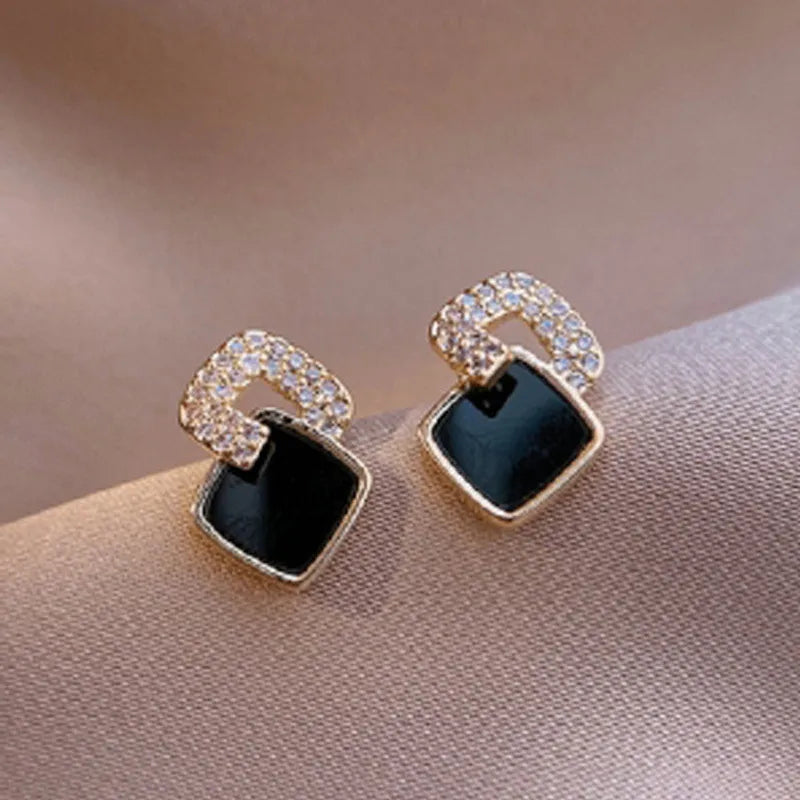 Elegent Black Square Earrings