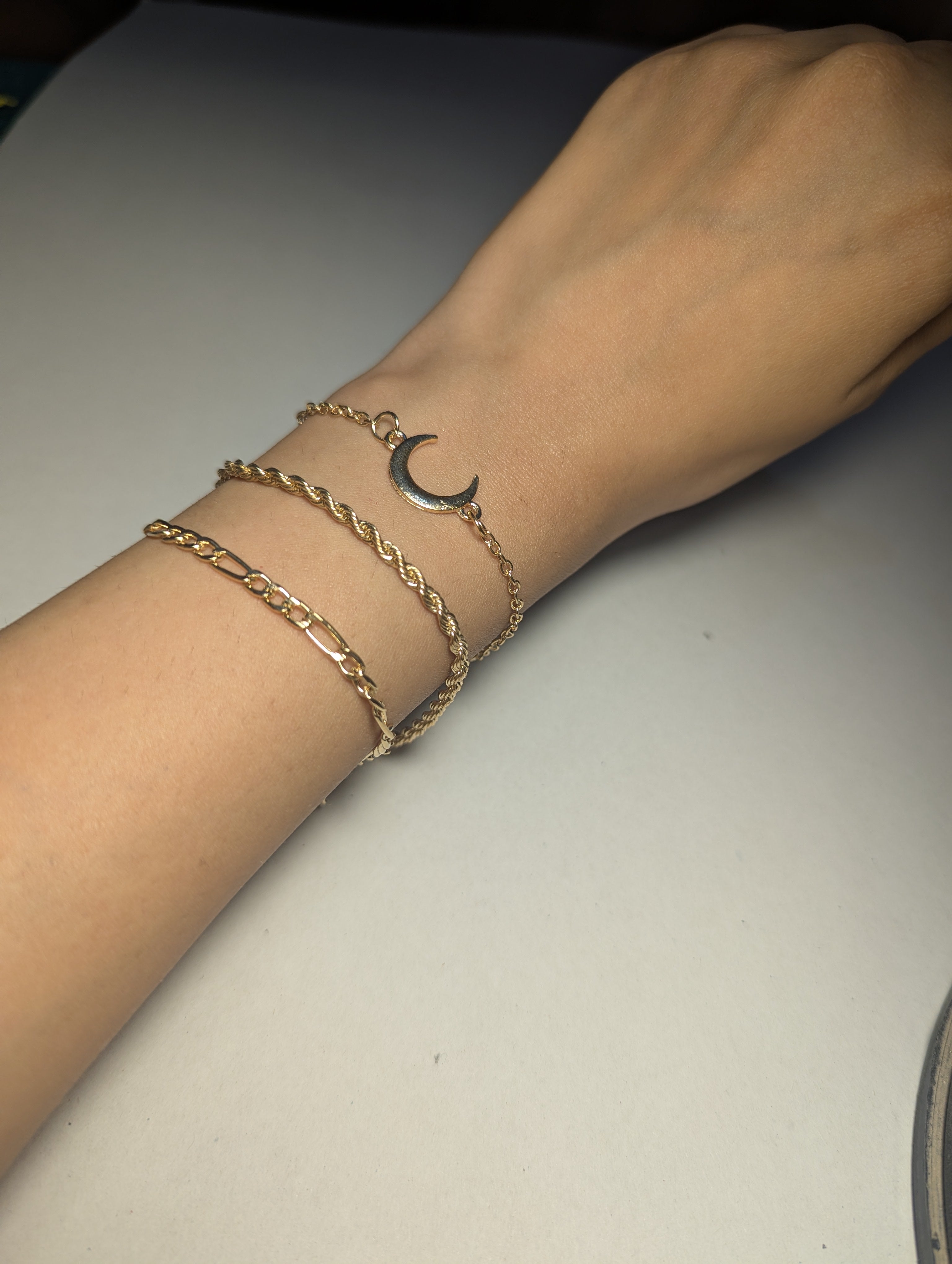 Modern Elegance Cuff – Sleek Metal with Detailing