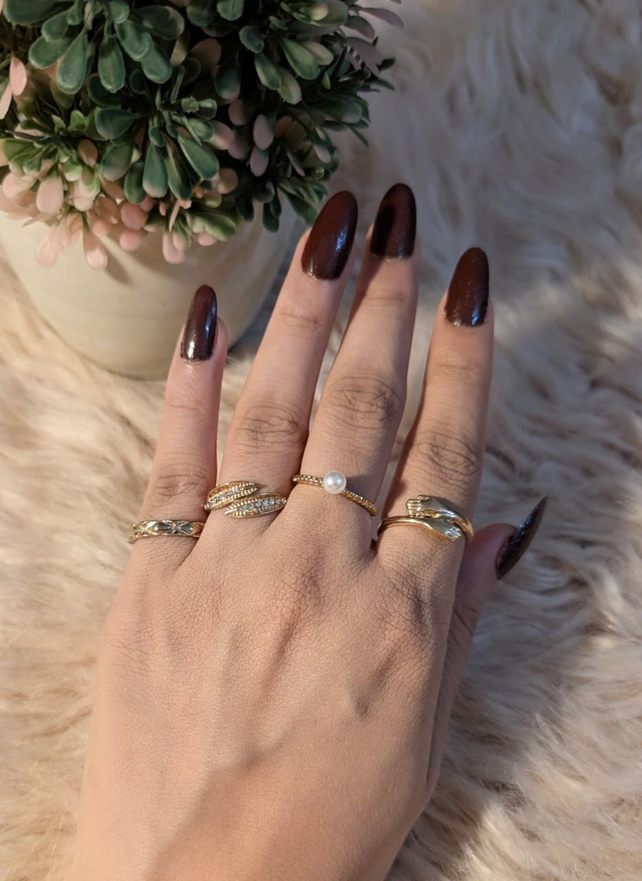 Gold Leaf & Pearl 4-Piece Ring Set – Elegant Rhinestone Jewelry