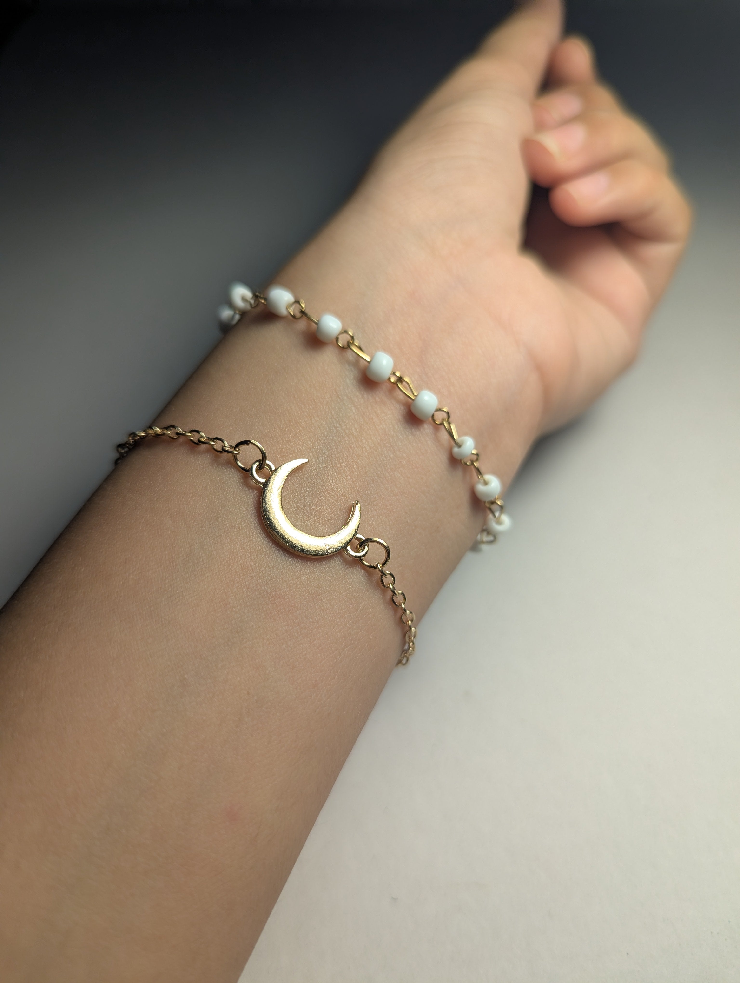 Dainty Shine Ring Set – Stackable Bands with Charm